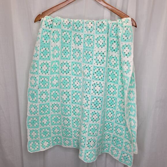 Vintage Mint and White Crochet Baby Blanket or Shawl, 28x52" - Picture 5 of 9